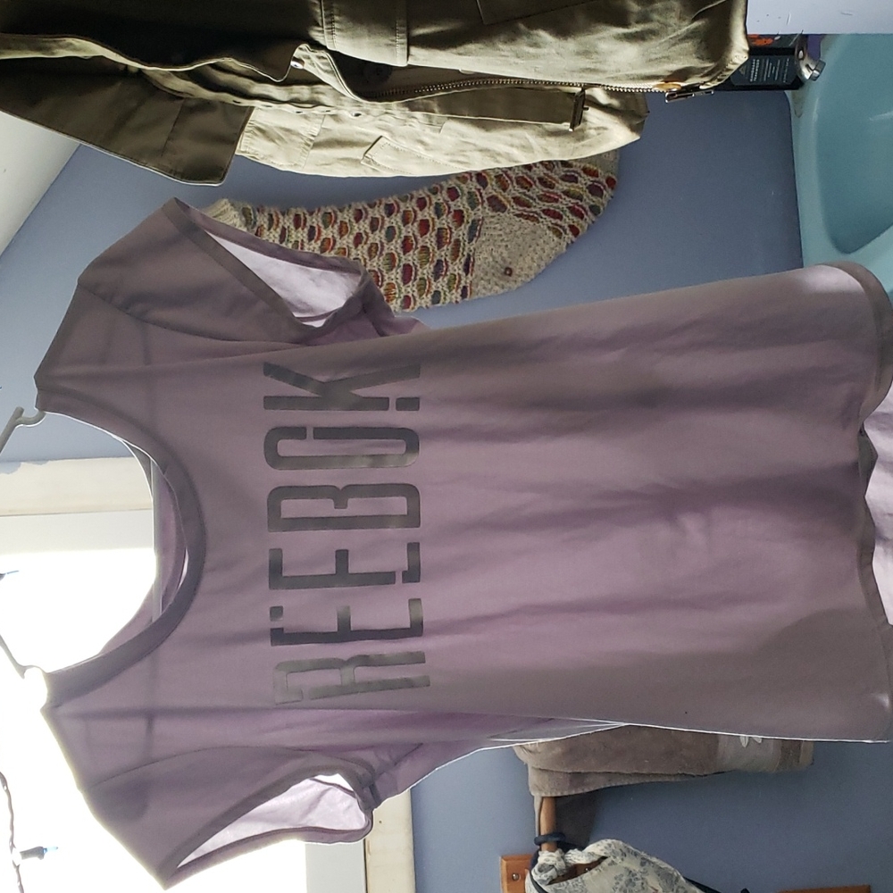 Reebok T-shirt size M. Grey Lavender